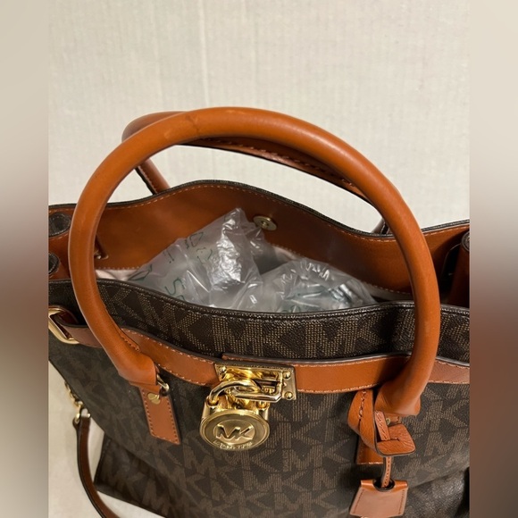 Michael Kors Large Hamilton Bag - Picture 4 of 16